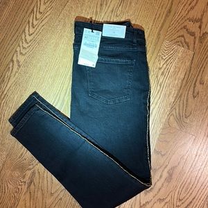 NWT. Women’s Zara the Skinny slim fit jeans. Size 40, USA 8.